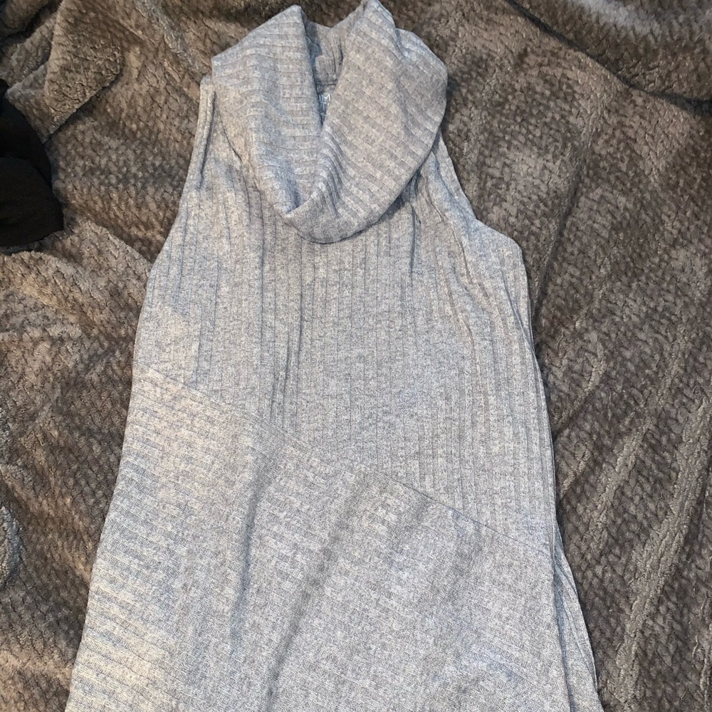 Turtle Neck Tank 💋 6/$25